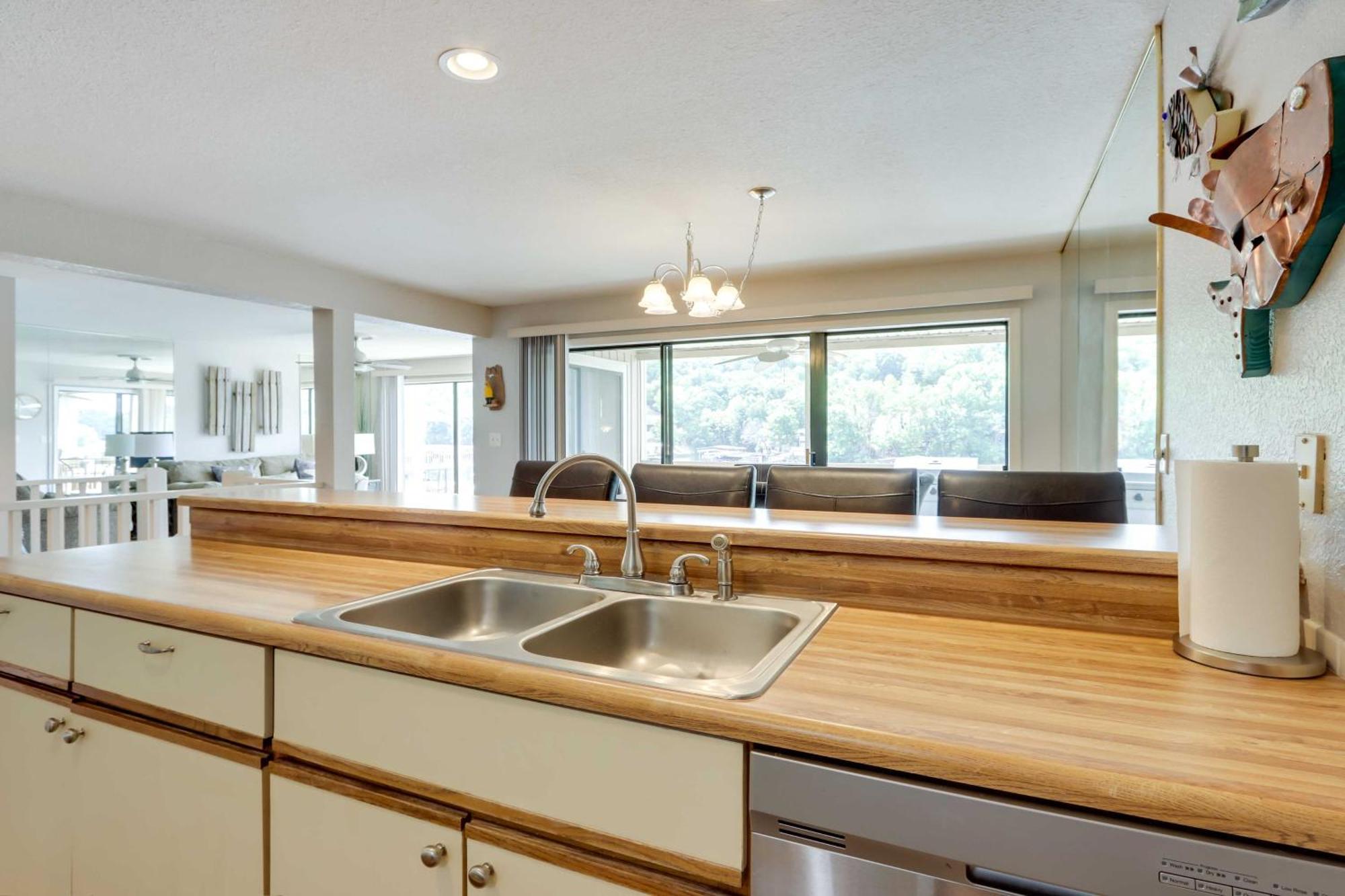 Lakefront Osage Beach Condo With Community Pool Dış mekan fotoğraf